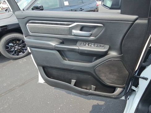 Used 2020 RAM 1500 4x4 Crew Cab image 22