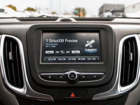 Used 2018 Chevrolet Equinox LT FWD image 18