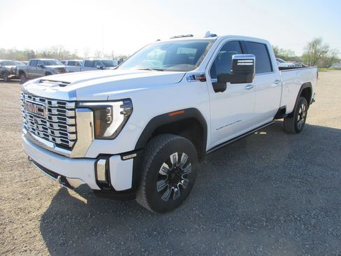 New 2026 GMC Sierra 3500 Denali w/ Denali Reserve Package AWD/4WD image 10