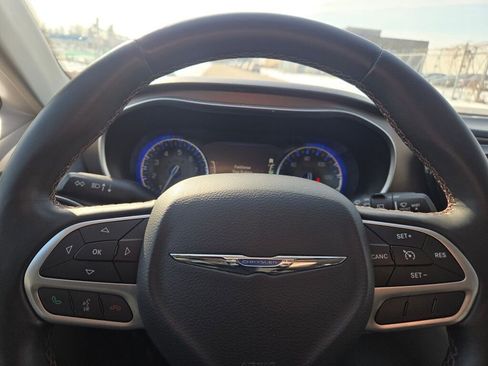 Used 2017 Chrysler Pacifica Touring-L Plus image 29