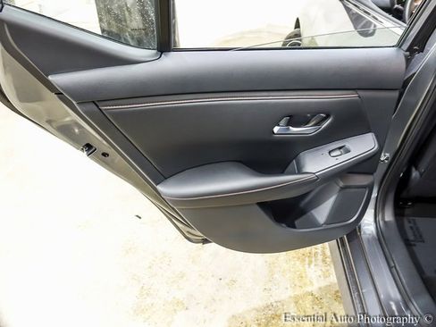 Used 2024 Nissan Sentra SR w/ SR Premium Package image 20