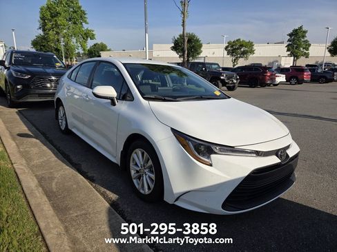 Used 2025 Toyota Corolla LE w/ LE Premium Package FWD image 2