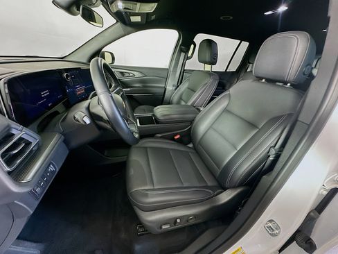 Used 2025 Chevrolet Traverse LT AWD/4WD image 13
