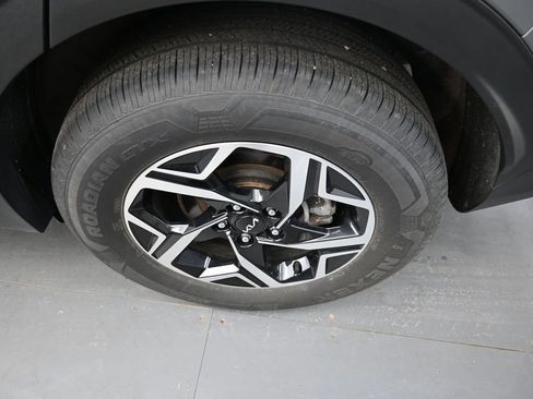 Used 2025 Kia Sportage LX AWD/4WD image 9