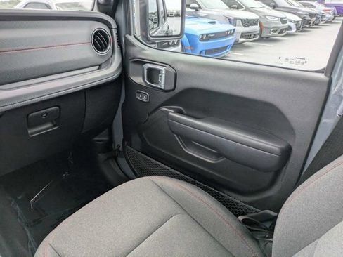 Used 2024 Jeep Wrangler Unlimited Rubicon AWD/4WD image 17