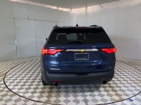 Used 2023 Chevrolet Traverse LT w/ LT Premium Package FWD image 2