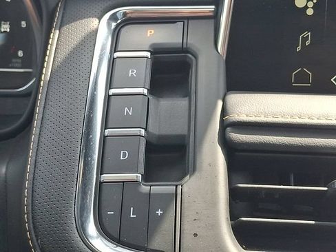 Used 2022 GMC Yukon XL AT4 w/ Technology Package AWD/4WD image 15