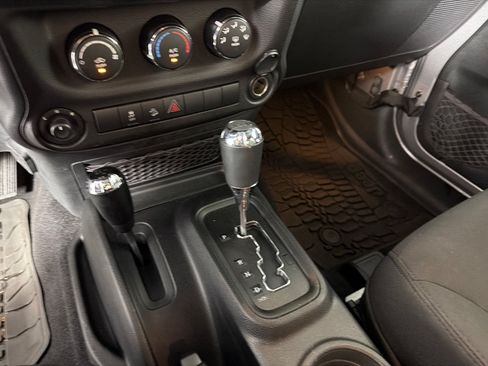 Used 2017 Jeep Wrangler Sport AWD/4WD image 15