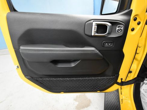 Used 2020 Jeep Wrangler Unlimited Sahara AWD/4WD image 4