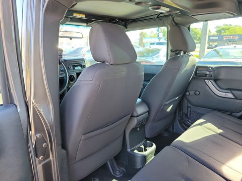 Used 2018 Jeep Wrangler Unlimited Sport w/ Connectivity Group AWD/4WD image 14