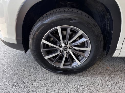 Used 2018 Toyota Highlander XLE FWD image 13