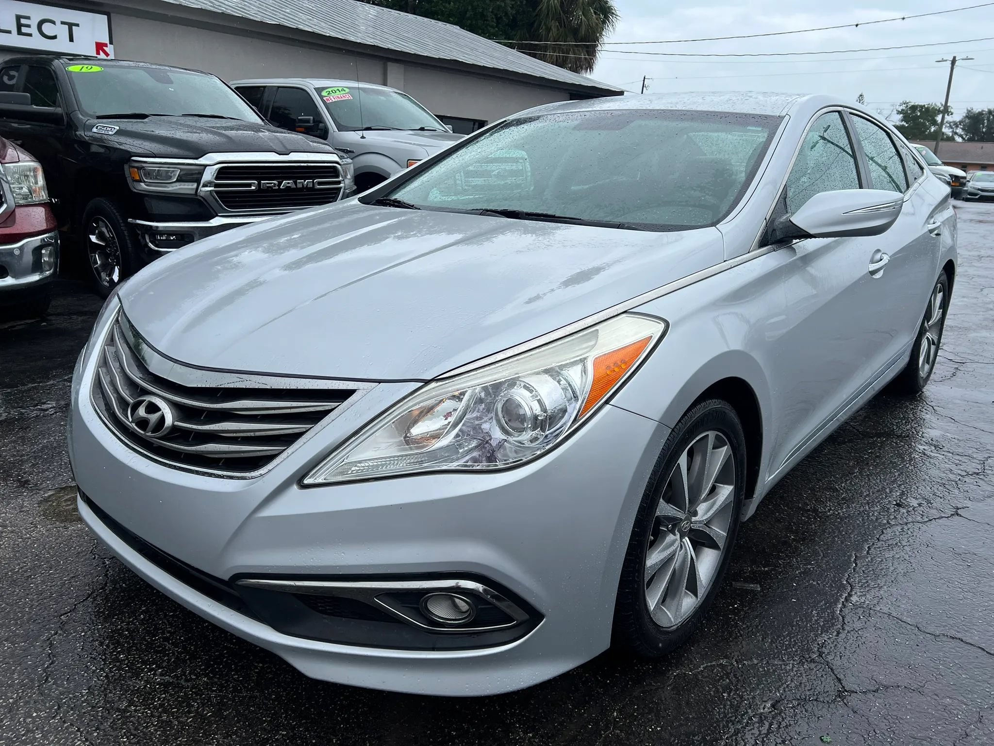 Used 2017 Hyundai Azera FWD image 2