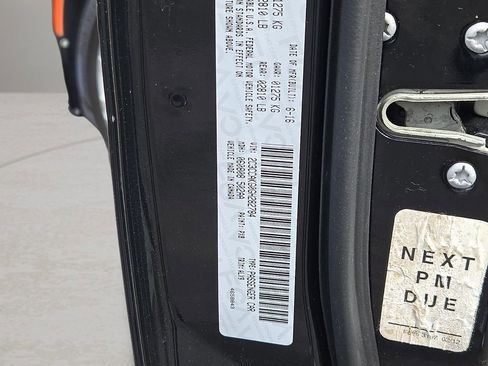 Used 2016 Chrysler 300 C image 27