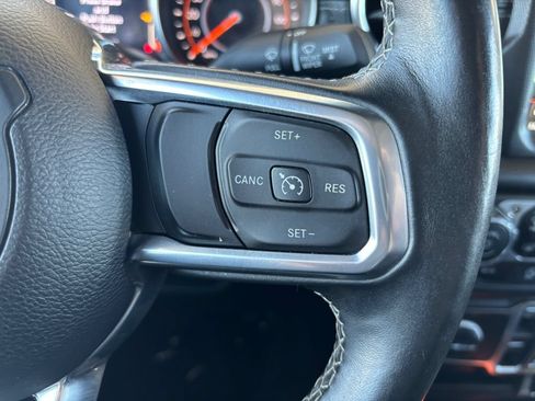 Used 2020 Jeep Gladiator Overland AWD/4WD image 12