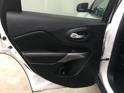 Used 2021 Jeep Cherokee Latitude Lux image 24