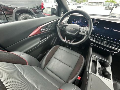 Used 2025 Chevrolet Equinox EV RS FWD image 9