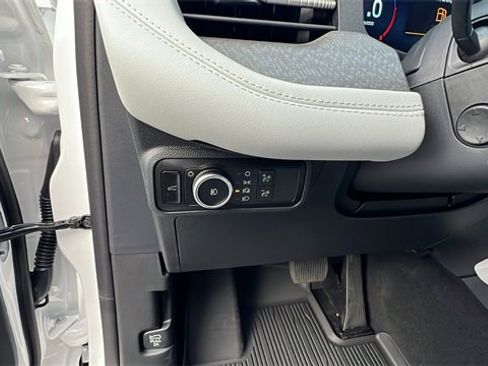 Used 2025 Ford Explorer Platinum w/ Ultimate Package image 34