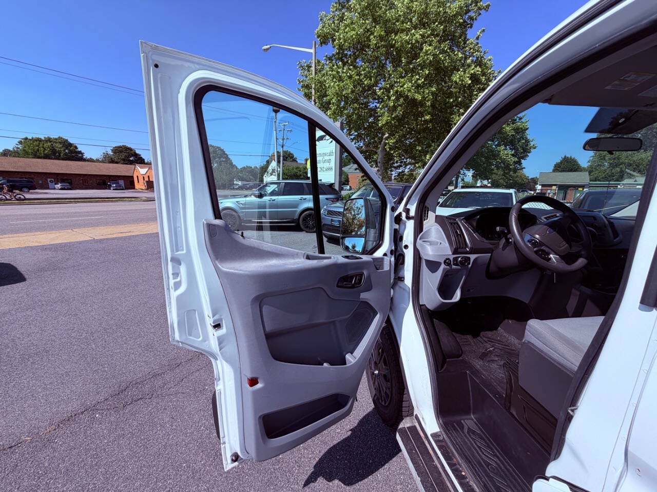Used 2015 Ford Transit 250 130 Low Roof w/ Exterior Upgrade Package RWD image 24