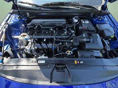 Certified 2025 Hyundai Elantra SE image 12