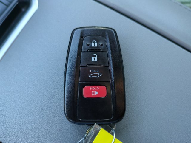 Used 2023 Toyota Highlander Limited AWD/4WD image 29