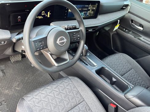 Certified 2025 Nissan Kicks SV image 16