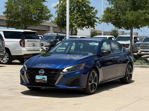 Used 2024 Nissan Altima 2.5 SR w/ SR Premium Package FWD image 7