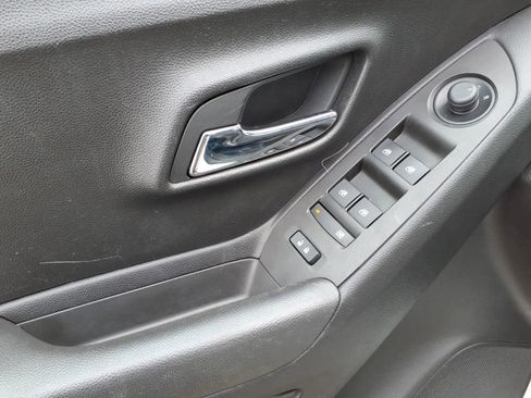 Used 2017 Chevrolet Trax LS image 25