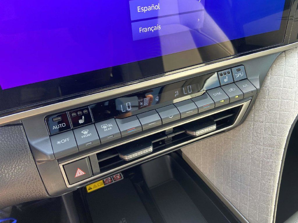 Used 2025 Toyota Camry XLE FWD image 27