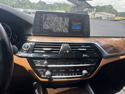 Used 2018 BMW 530i RWD image 9