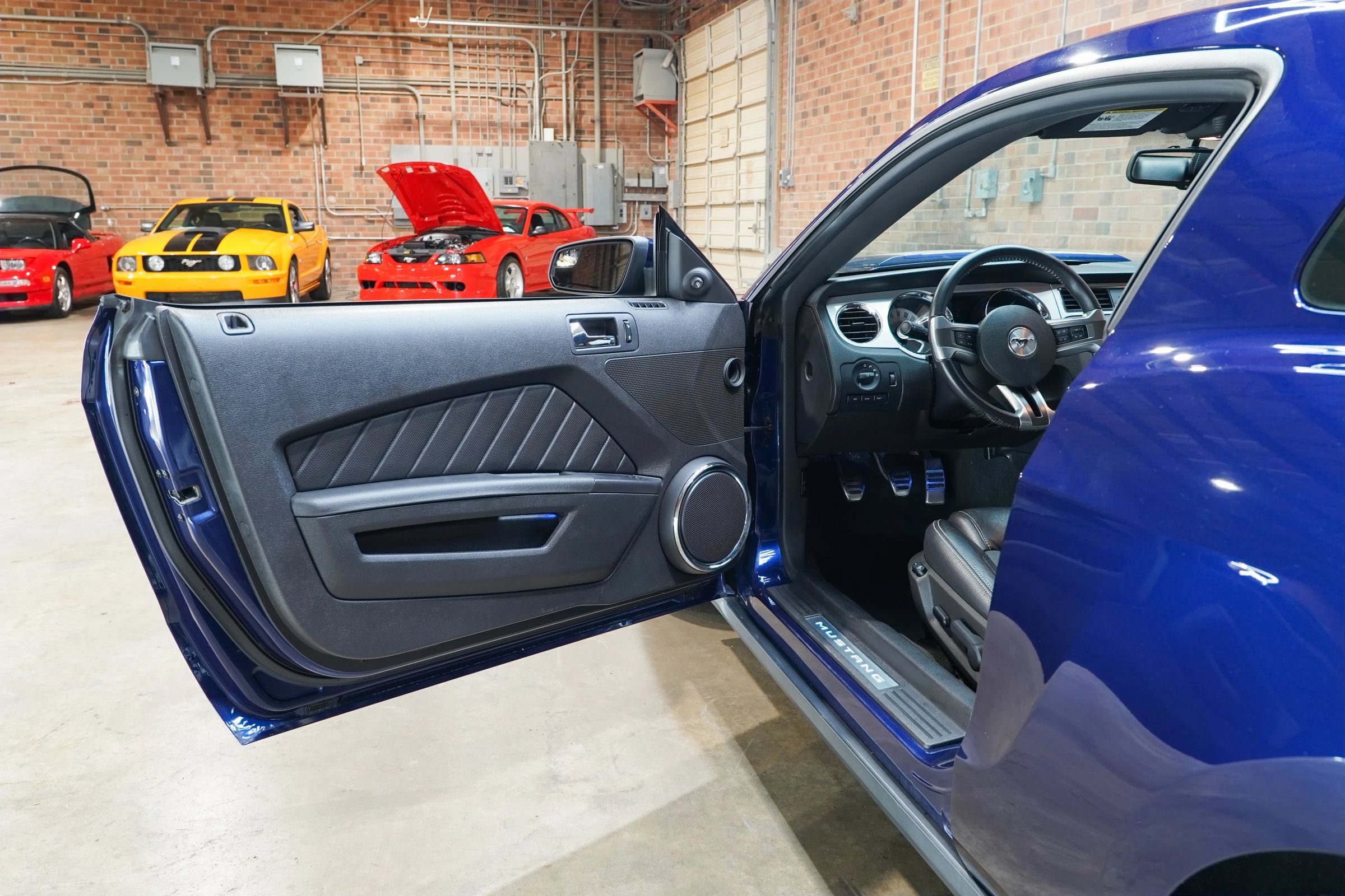 Used 2012 Ford Mustang GT Premium w/ GT Coupe Accessory Pkg 4 RWD image 33