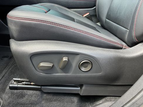 Used 2024 Chevrolet Traverse RS FWD image 27