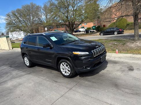 Used 2015 Jeep Cherokee Latitude image 2