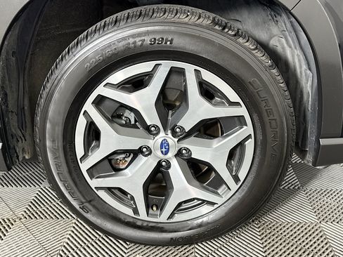 Used 2023 Subaru Forester Premium AWD/4WD image 30
