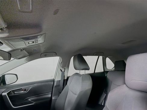 Used 2023 Toyota RAV4 XLE AWD/4WD image 5