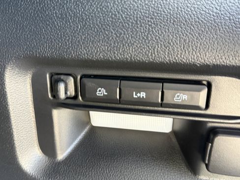 Used 2022 Ford Explorer Platinum w/ Equipment Group 601A AWD/4WD image 32