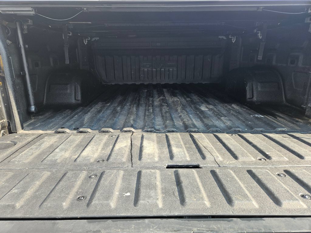 Used 2019 GMC Sierra 1500 SLT w/ SLT Premium Plus Package AWD/4WD image 9
