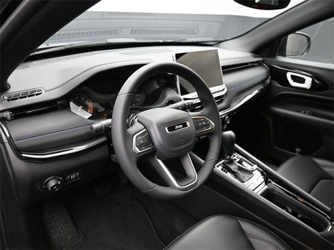 New 2026 Jeep Compass Latitude image 12