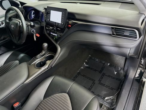 Used 2022 Toyota Camry SE w/ Carpet Mat Package (TMS) FWD image 29