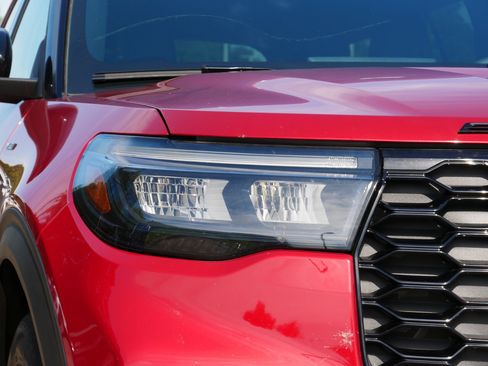 Used 2026 Ford Explorer ST-Line w/ ST-Line Street Pack AWD/4WD image 16