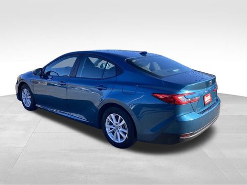 Used 2025 Toyota Camry LE image 9