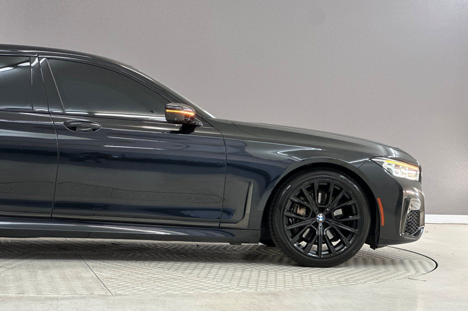 Used 2022 BMW 740i w/ M Sport Package RWD image 35