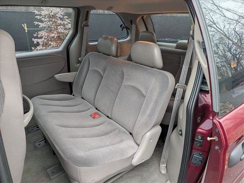 Used 2002 Chrysler Voyager eC image 21