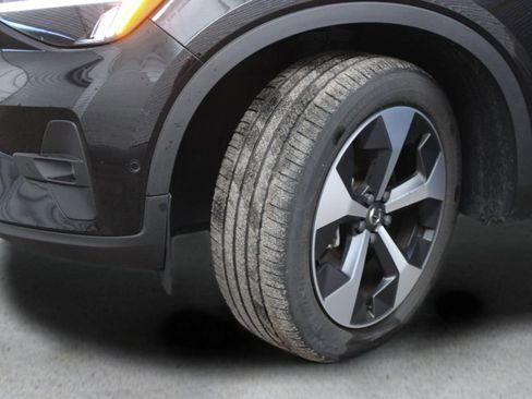 Used 2024 Volvo XC40 B5 Plus AWD/4WD image 46
