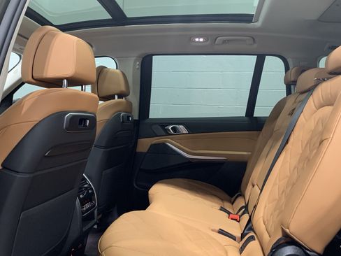 Used 2026 BMW X7 xDrive40i w/ Premium Package AWD/4WD image 29