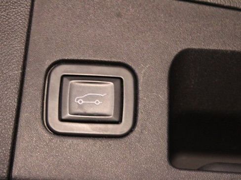 Used 2017 Cadillac XT5 Platinum image 19