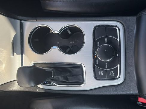 Used 2018 Jeep Grand Cherokee Limited AWD/4WD image 16