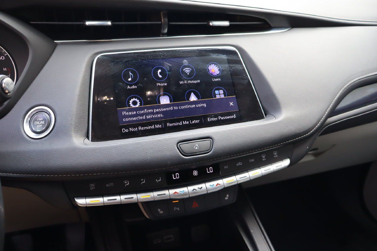 Used 2023 Cadillac XT4 Luxury w/ Cold Weather Package FWD image 7