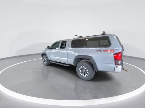 Used 2019 Toyota Tacoma TRD Off-Road w/ TRD Premium Off Road Package AWD/4WD image 6