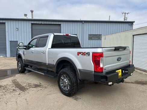 Used 2019 Ford F250 Lariat w/ Chrome Package image 5