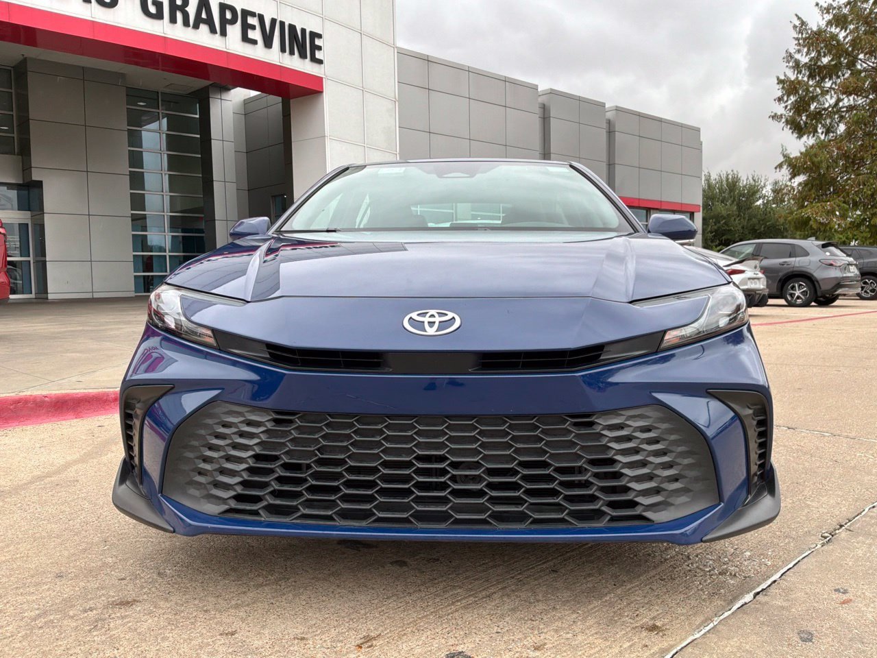 Used 2026 Toyota Camry SE FWD image 3
